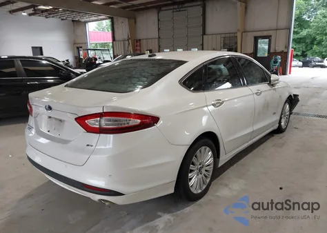 2014 Ford Fusion Energi Se Luxury z USA, uszkodzony, nr VIN 3FA6P0PU9ER155383